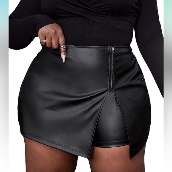 Women's Plus Size Faux Leather Shorts Zipper Front Split PU Leather Skorts - Picture 1 of 6